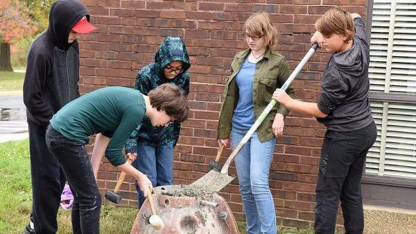 EarthEcho's tweet photo. Happy Teacher Thursday! Here's a throwback to an amazing project done by Mrs. John's class in Maryland.  They were inspired and used resources from EarthEcho Expeditions: Into the Dead Zone! #oysters #expeditonee #youthinaction #projectbasedlearning 
https://t.co/3ju0UI52nl https://t.co/9VoFJrR2rn