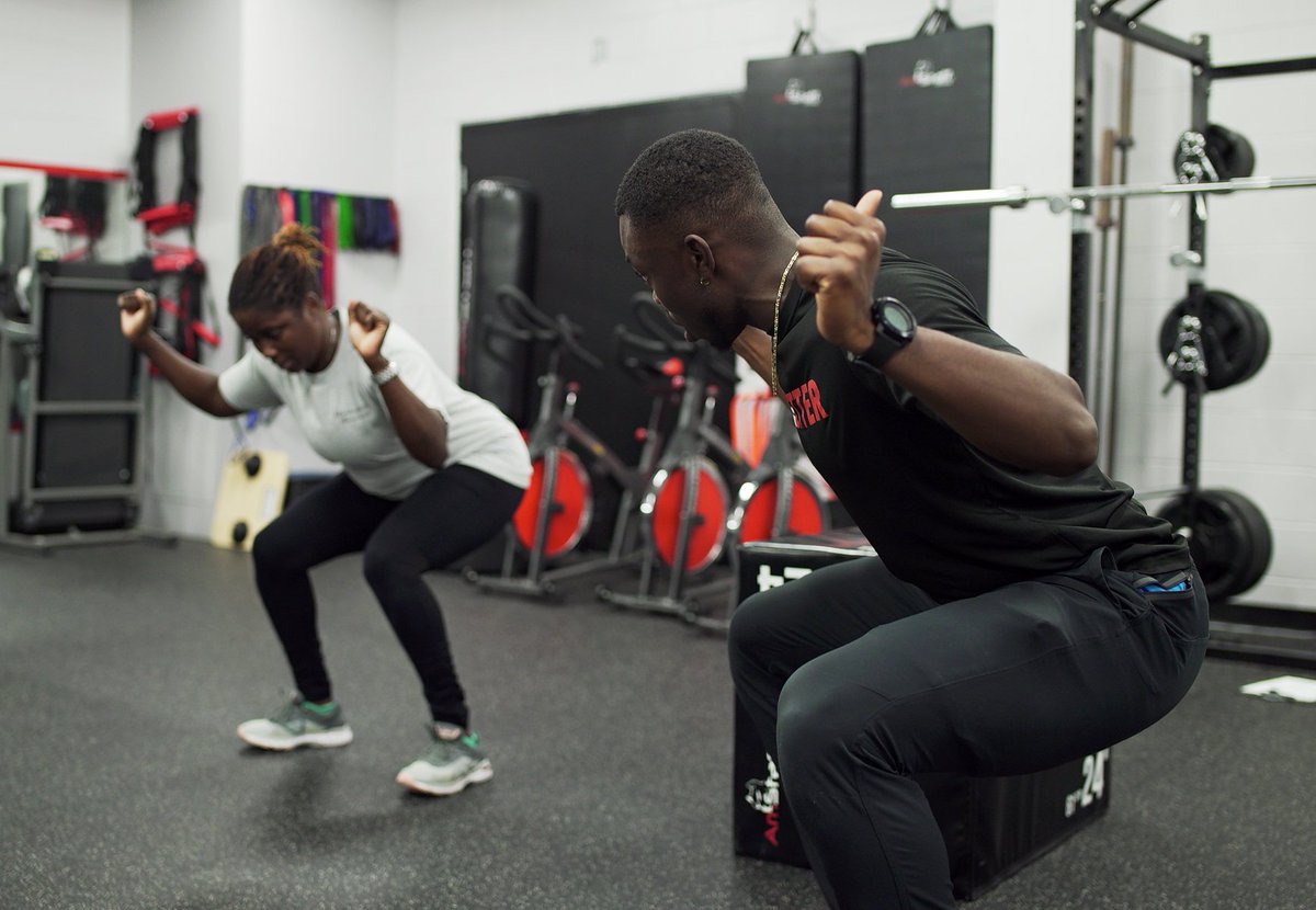 SQUAT DAY! Whats your favourite lower body exercise? 
#SportSideMedical #squats #squatday #legday #legworkout #legexercise #squatspo #squatsfordays #training #sportstherapy #physiotherapy #physio #sports #athlete