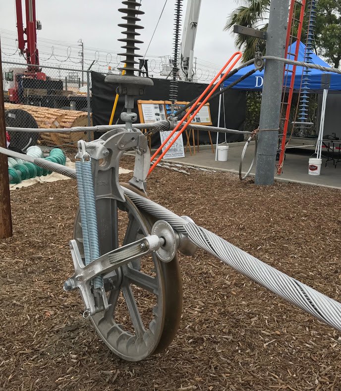 ShermanReilly's tweet photo. #Views from a transmission line construction project. This is a 35" 72-series Multiversal block.
What's your block of choice?
Learn more about ours: https://t.co/qtgq9LOeNj https://t.co/lss0GsZeSY
