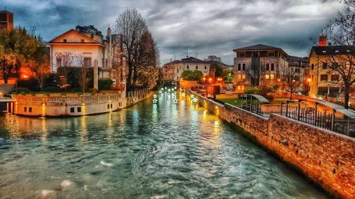 Vista di #Treviso dal #PonteDePria #Cagnan #FraGiocondo #acque #Veneto #VisitVeneto #VisitTreviso #Italia