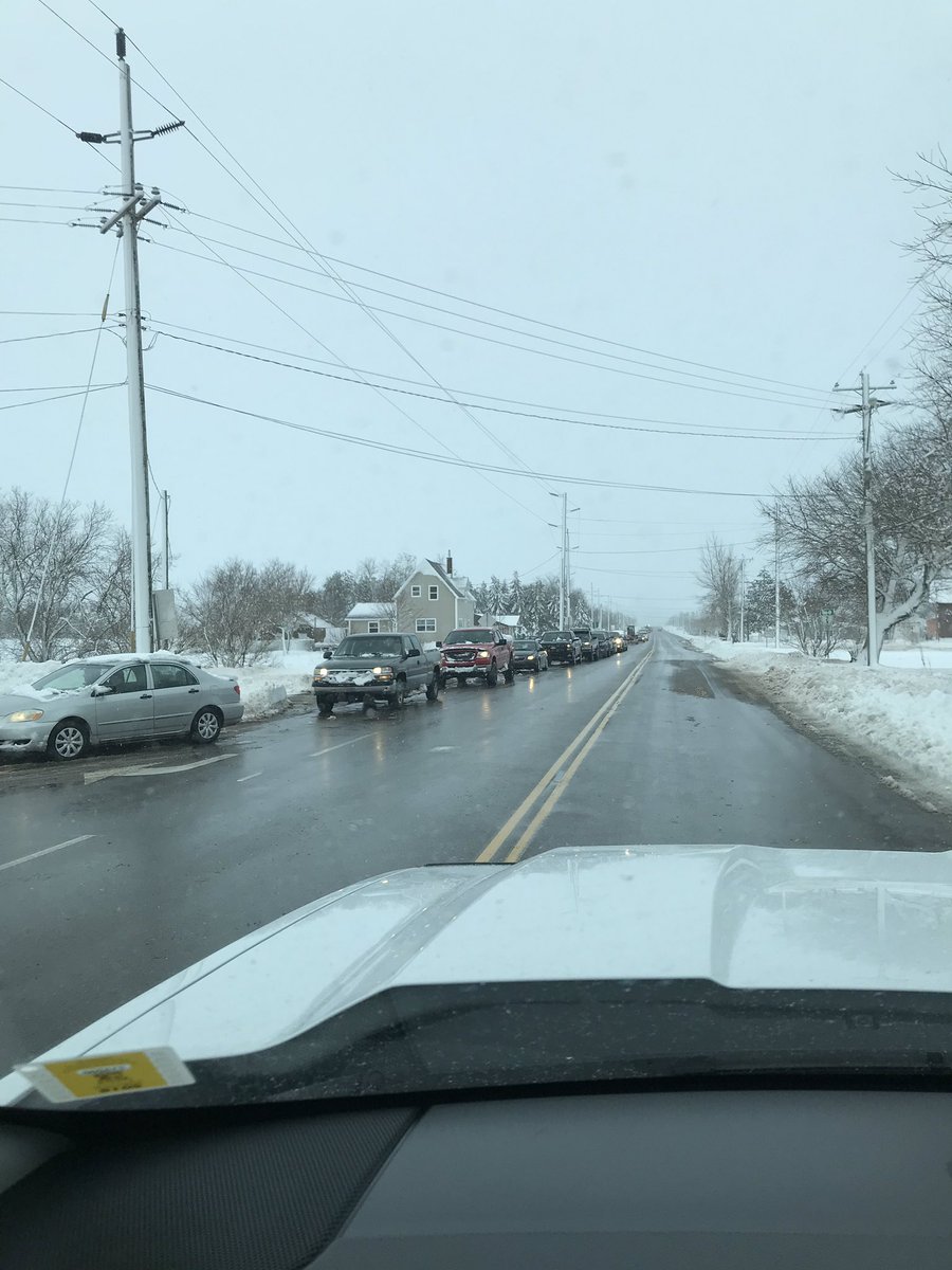Cars waiting for gas to power portable generators at Elmsdale corner. It appears to be the only station open in the western end of #pei right now. #fall2018 <a href="/CBCPEI/">CBC P.E.I.</a>