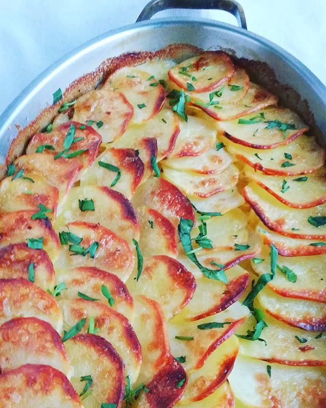 DillGravlax's tweet image. Gratin dauphinois, potato gratin, a dish that has been around as long as I can recall. A dish that has never been tweaked in any way as it is pure perfection.

#potatogratin #potato #potatis #gratindauphinois #kartoffeln  #foodblogeats #foodtodiefor  #ma… ift.tt/2Rp9Xqq