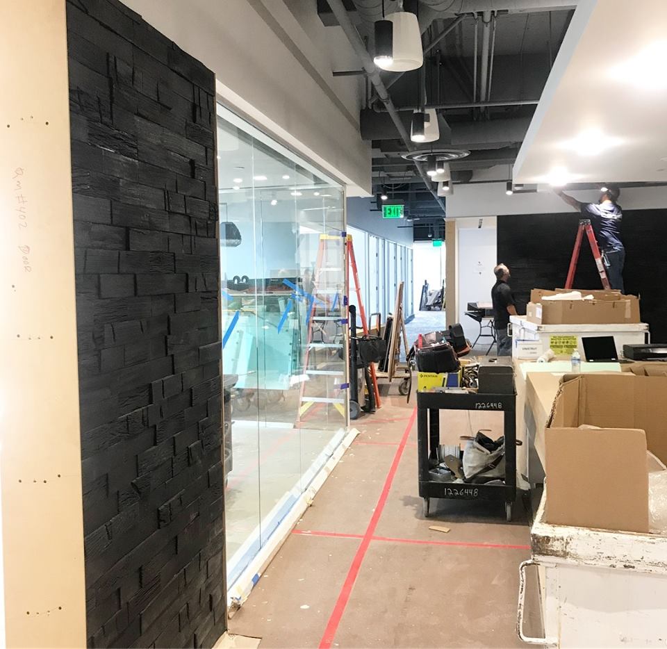 wirtdesigngroup's tweet photo. The calm before the storm 🔨 🚧 
⚠️ under construction ⚠️ 
Swipe 👈 to see more of our latest project!

#workinprogress #sitevisit #underconstruction #corporateoffice #interiors #design #wirtdesigngroup #workingwednesday https://t.co/Qbemhur2i5