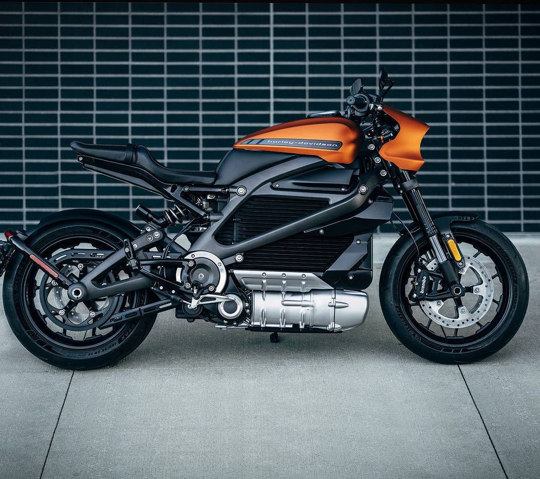 SmokinHarleyNC's tweet photo. Livewire is coming soon. In January we are going to have more news available, can't wait!

#smokinhd #harley #harleylife #livewire #2019harleys https://t.co/dcx4skm6NX