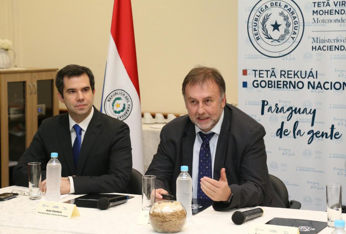 MEF_Paraguay's tweet photo. 📷Miembros del Comité Nacional de #InclusiónFinanciera, presidido por el ministro @BMLopezB, se reúnen para analizar avances y desafíos de la Estrategia de Inclusión Financiera #ENIF y la metodología con la que se continuará en el período 2018-2023 #GettingInclusionRight 🇵🇾 https://t.co/3FDiRu67Cl