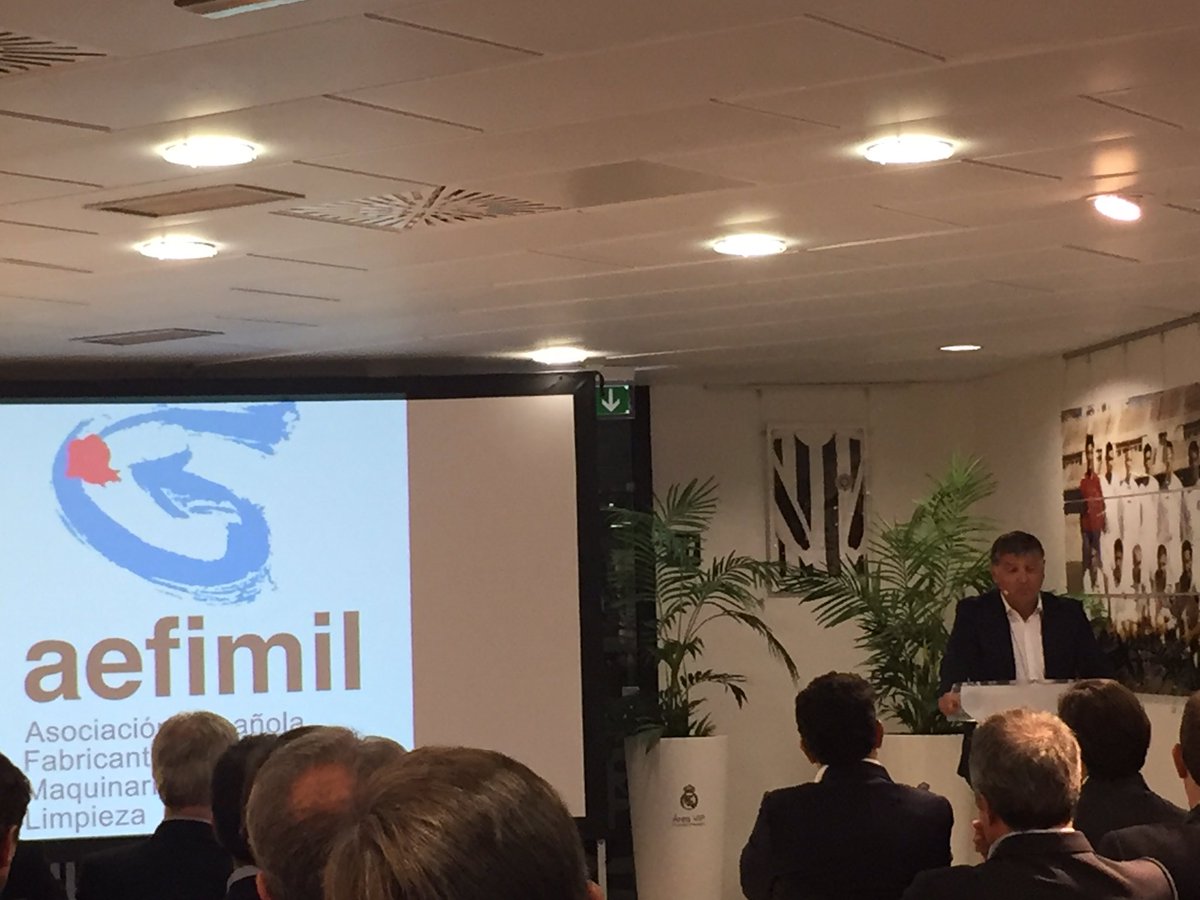 tecmaferia's tweet photo. Jornada de #AEFIMIL #ESCLEAN Este año escuchando a #ToniNadal y su visión sobre la superación en la vida a través de la constancia, el trabajo y el esfuerzo. https://t.co/qSpozfh230