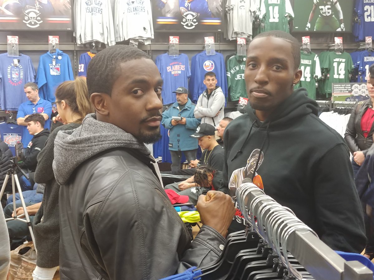 pomara_matt's tweet photo. Getting ready @Gods_Giff and his teammate #MichaelStoute ! @StarBoxing @ChrisAlgieri Undercard https://t.co/AY0t9k4L7s