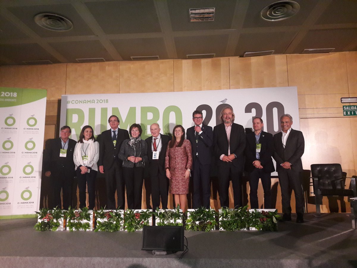 ferrovial_es's tweet photo. Agradecemos a @empresa_clima, @ecovidrio, @FBiodiversidad @mitecogob, Anillo Verde de @vitoriagasteiz, el periodista Joaquín Araujo, @WWFespana y @redeuroparc toda su lucha y esfuerzo estos años para mejorar el medio ambiente de nuestro país. #Conama2018 #Rumbo2030 https://t.co/SzDoq98jfV
