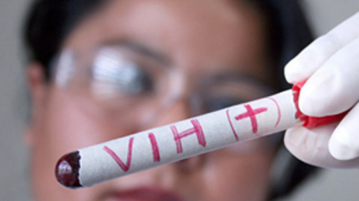 zonacero's tweet image. Si no avanza investigación, en 12 años morirán 360 mil adolescentes por Sida
goo.gl/8nq8vo