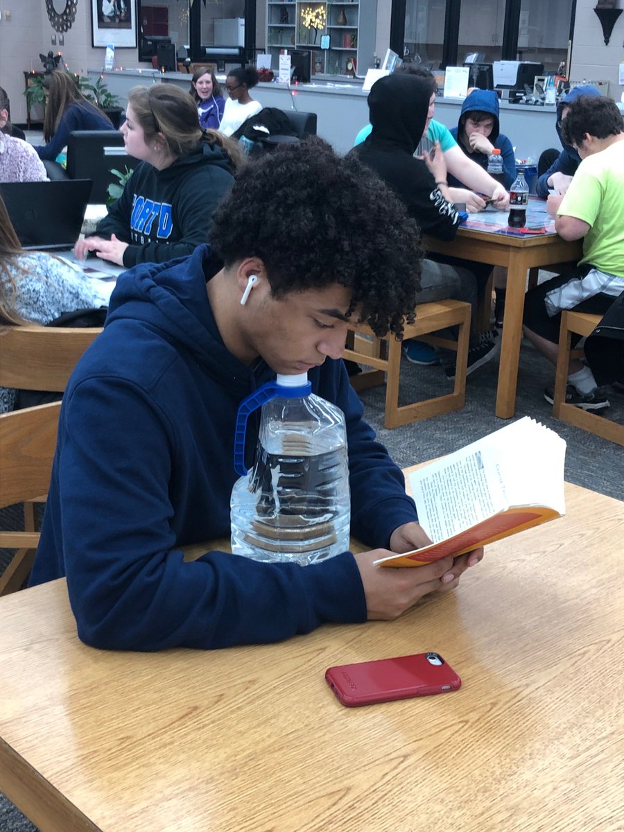 FDHSCommons's tweet image. Whether you eat, read, play, battle, study, or conduct surveys, the Learning Commons is the place to be during ILT. By the way, do you have a hitch hiker's thumb? @FDPatriot