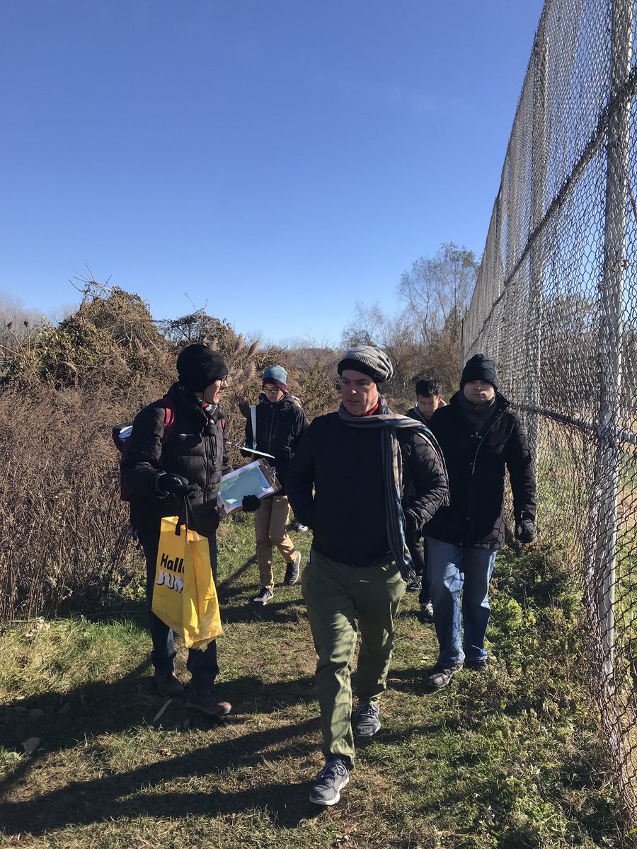 juaninQNS's tweet photo. On #BlackFriday, @TransAlt volunteers did our annual walk to skip the lines and see the #KissenaWay. This year we mapped the Kissena Velodrome’s cracks in need of repair and mapped public amenities along the Kissena Way (💧🌲🚶🏽‍♂️) https://t.co/SCxgddFV7z