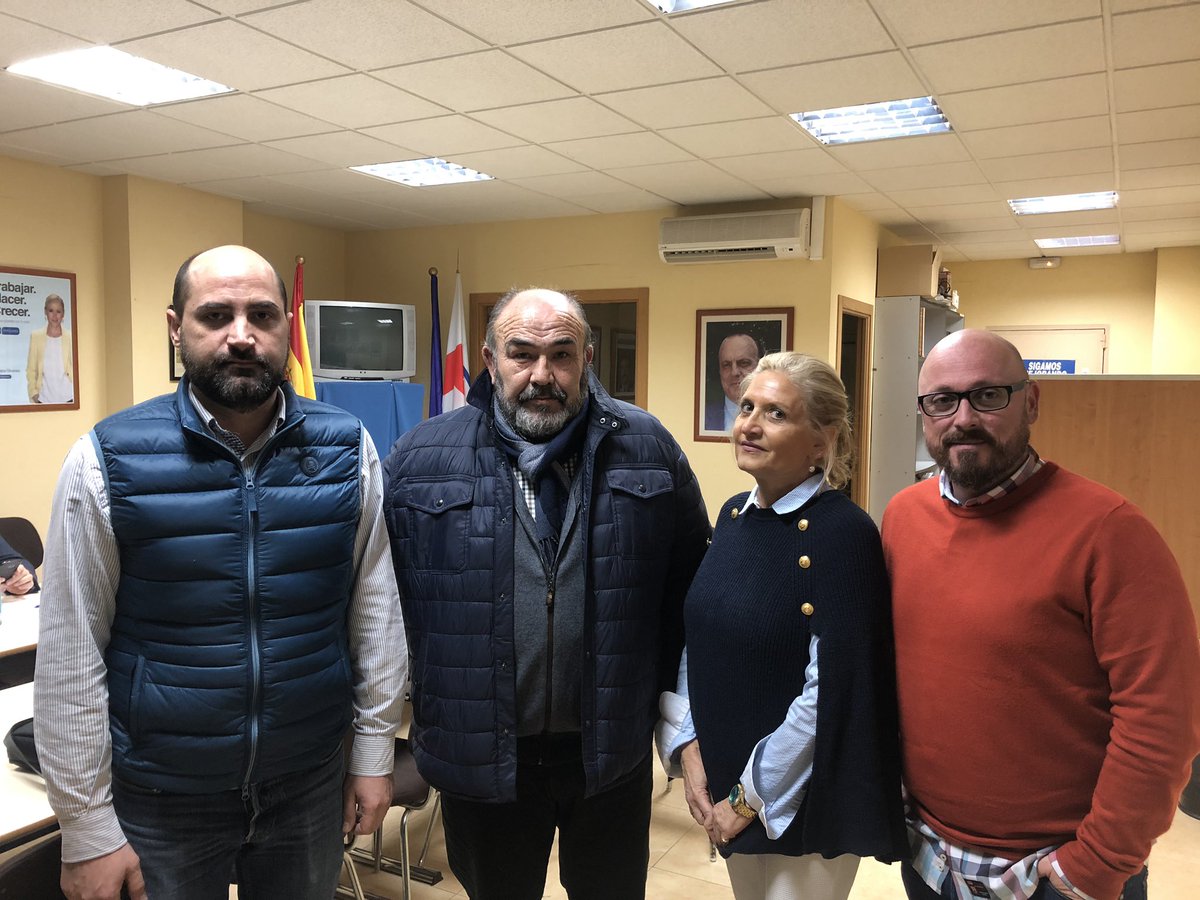 PPColmenarViejo's tweet photo. Seguimos escuchando a clubes, colectivos y asociaciones para dibujar el #Futuro entre #todos #Juntos. En https://t.co/NWi8YRZpaK esta semana nos hemos reunido con @ArqueroColmenar, Club Aikido, La liga de Fútbol Sala, @colmerugby y @Grupo_Envera_ .  #ColmenarViejo https://t.co/UyMgOK76Gy