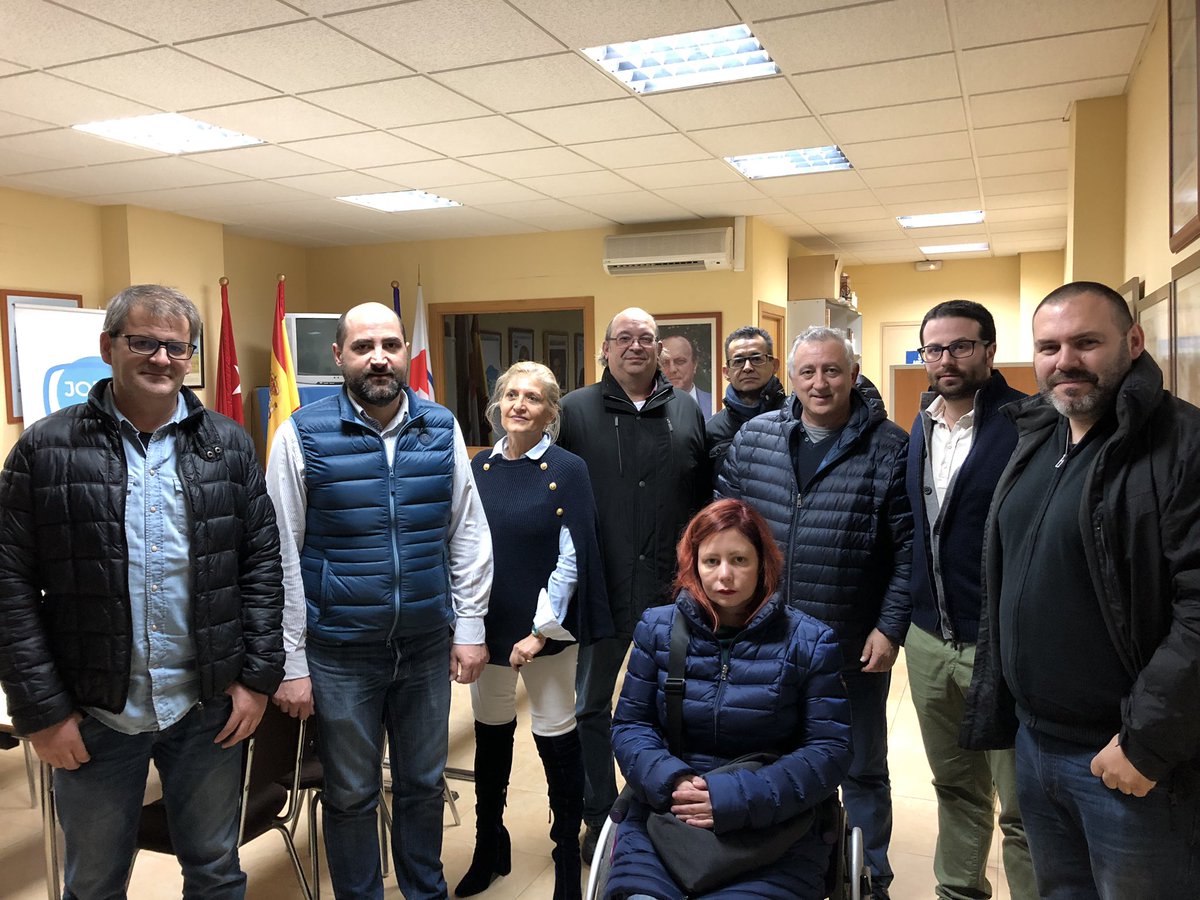 PPColmenarViejo's tweet photo. Seguimos escuchando a clubes, colectivos y asociaciones para dibujar el #Futuro entre #todos #Juntos. En https://t.co/NWi8YRZpaK esta semana nos hemos reunido con @ArqueroColmenar, Club Aikido, La liga de Fútbol Sala, @colmerugby y @Grupo_Envera_ .  #ColmenarViejo https://t.co/UyMgOK76Gy