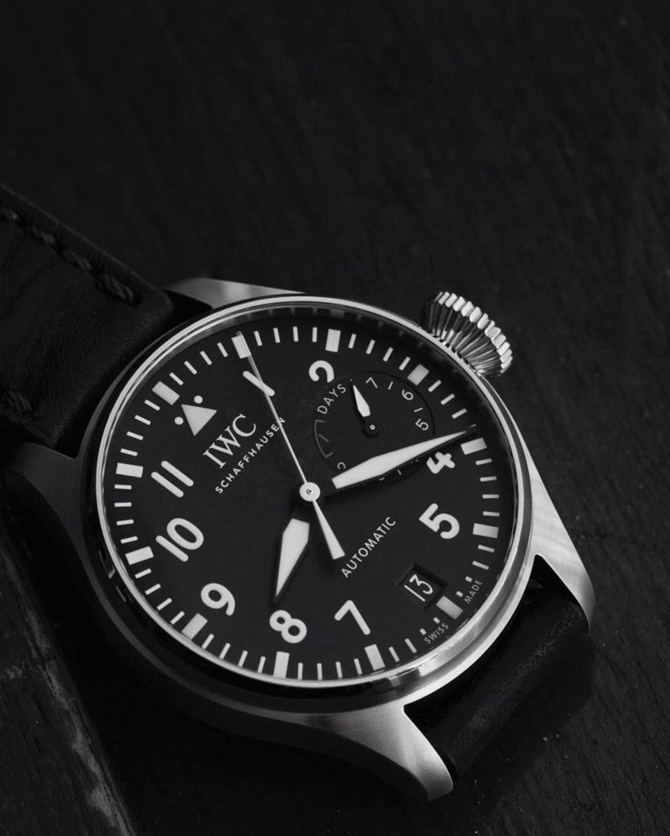 IWC's tweet photo. A legend pays tribute to its past: the Big Pilot's Watch (Ref. IW501001) from IWC is the uncompromising embodiment of the historic navigational instrument for pilots. #IWCPilot #B_ORIGINAL 📷@iwcgirl https://t.co/jgAwYCAdez