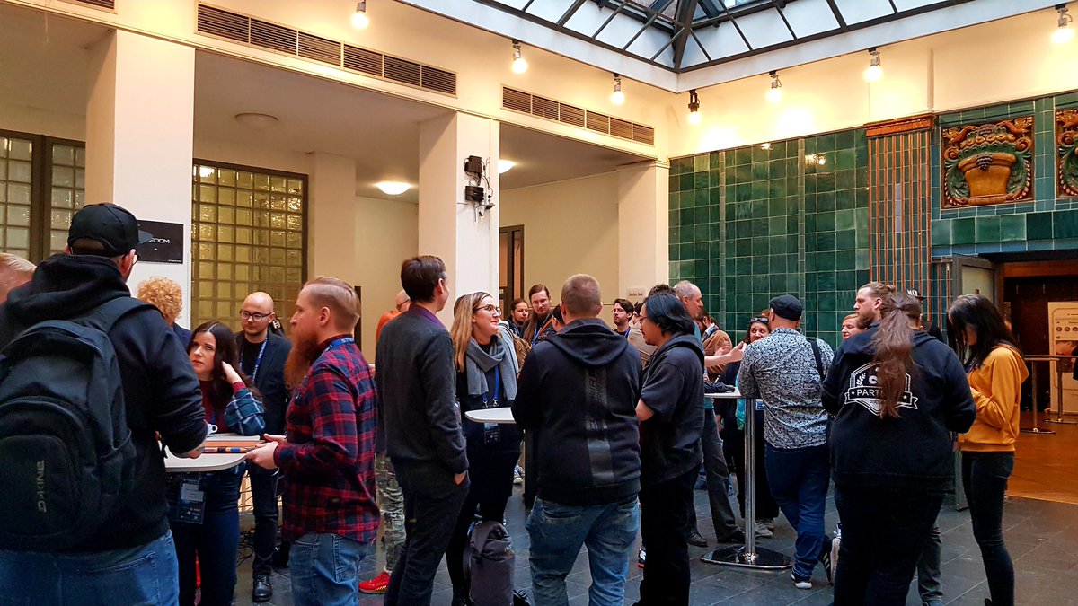 Stream_Con's tweet image. Es war ein gelungener erster Tag auf der #StreamCon! Wir bedanken uns an dieser Stelle bei allen Besuchern und Sponsoren: @Brehm&amp;amp;v.@moers, @daedalic, @senseforce_de, @fritzkola und @HeadupGames. Aber nun geht's auf zur Party!! 😀💃🕺