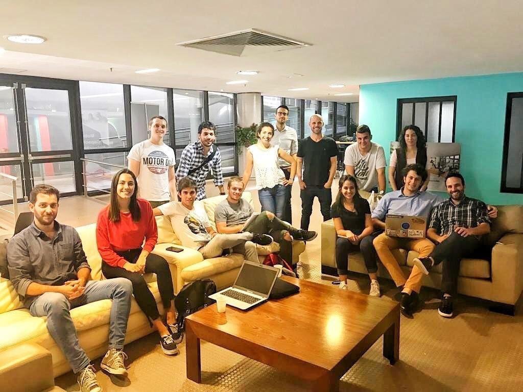 Valen_berne's tweet photo. Ayer me junté, con el club de emprendedores de UADE. Estuvimo preparando el evento del 6/12 (jueves de la semana que viene) para dar la despedida del año. Y además van a pasar varios referentes del sector al escenario. 1/2 https://t.co/3qni6AqJkx