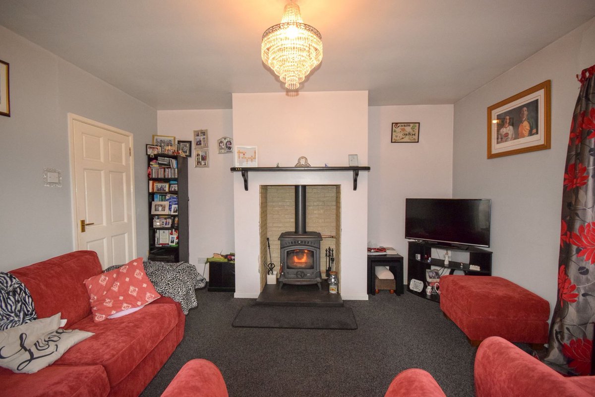 Onlineagentni's tweet photo. 5 Bedroom, 3 Bathroom, 2 Reception Family Home. Asking Price £219,950... https://t.co/44O86foW8K https://t.co/XupmxrdDN8