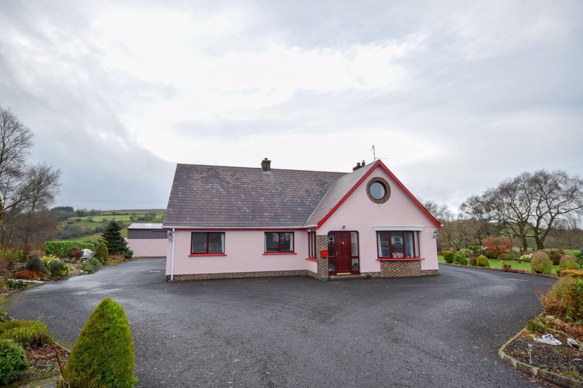 Onlineagentni's tweet photo. 5 Bedroom, 3 Bathroom, 2 Reception Family Home. Asking Price £219,950... https://t.co/44O86foW8K https://t.co/XupmxrdDN8