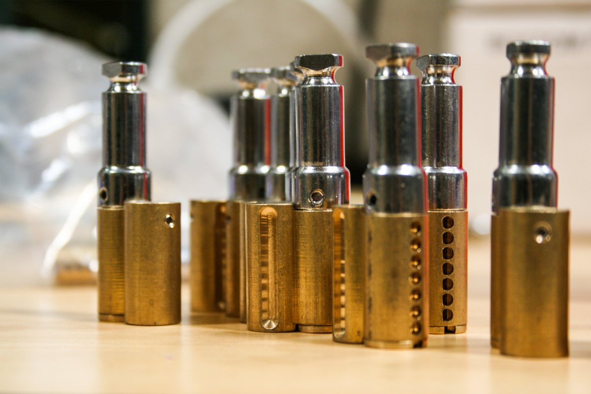 PACLOCK_USA's tweet photo. Our pick and bump resistant cylinder technology is standard across our product lines whereas other manufacturers make you pay to upgrade for similar technology. All the more reason #PACLOCK should be your top pick! #bestdamnpadlocks #whatsinyourpadlock 🔒 https://t.co/IUkWAysZk2