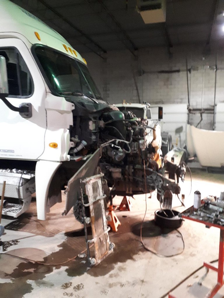 WayfreightTruck's tweet photo. Went in for wiper blades...
Which lead to new hood mounts. Which lead to a new radiator. Which led to a good time had by all. Another truck ready to log some miles. #truckinglife #roadready #supermechanic #Wayfreight https://t.co/cL6EdRM7G4