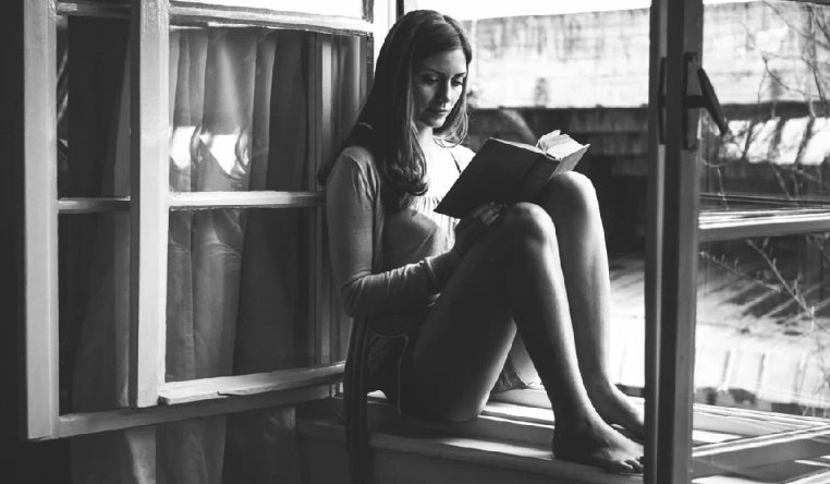 lun's tweet photo. Las mujeres del mundo del #libro se aclanan en el Barrio Lastarria, en la primera versión del #festival #Voltajes. https://t.co/321fVGqWEq https://t.co/wOpxUOuwKP