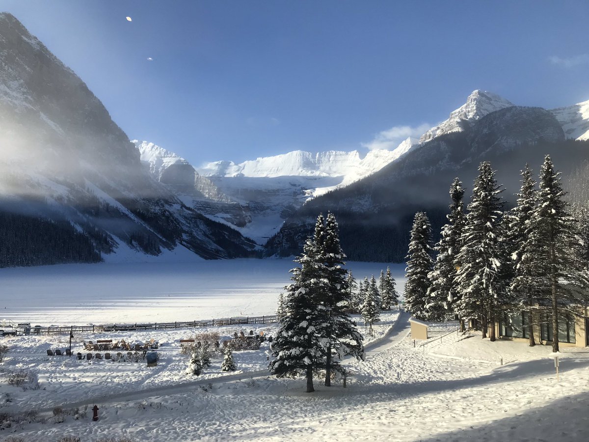 miche11e_t's tweet photo. Keep getting distracted by this view #LLTMS DAY2! https://t.co/qdNb4grUWD