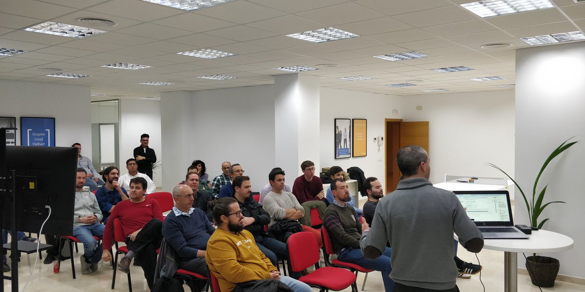 sqlservermalaga's tweet photo. Ya hemos empezado a lanzar queries en @cosmosdb con @PirloFromSpain https://t.co/AqPHBowNDg