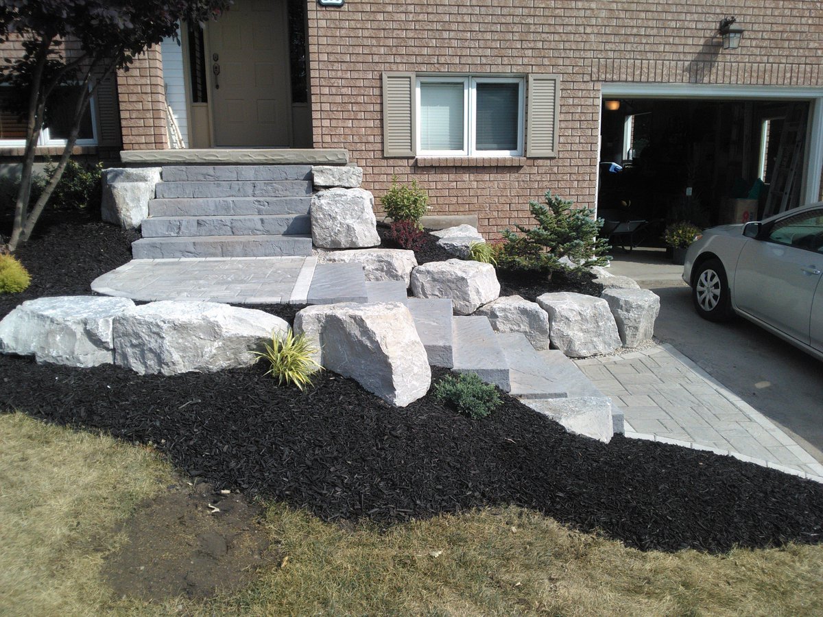 helmutzlndscape's tweet photo. Love when clients send in pictures of the work we did at their home😍 this entrance turned out great! #helmutzlandscape #helmutz https://t.co/Zz9xBYeHak
