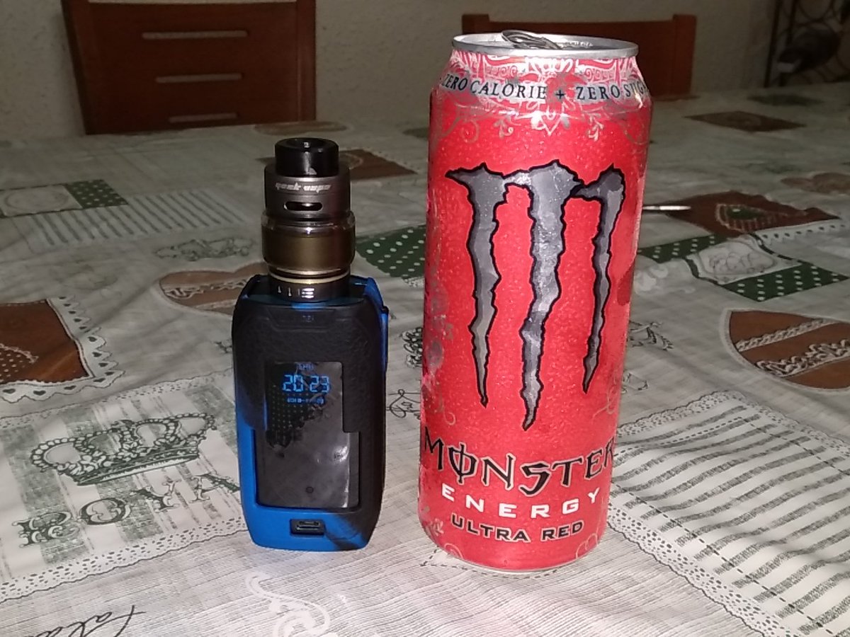 juakinitor's tweet image. Que mejor plan que este, Netflix, vapeo, y Monster #vapeo #tardesdejueves #tardesdepeli #netflixvapeo