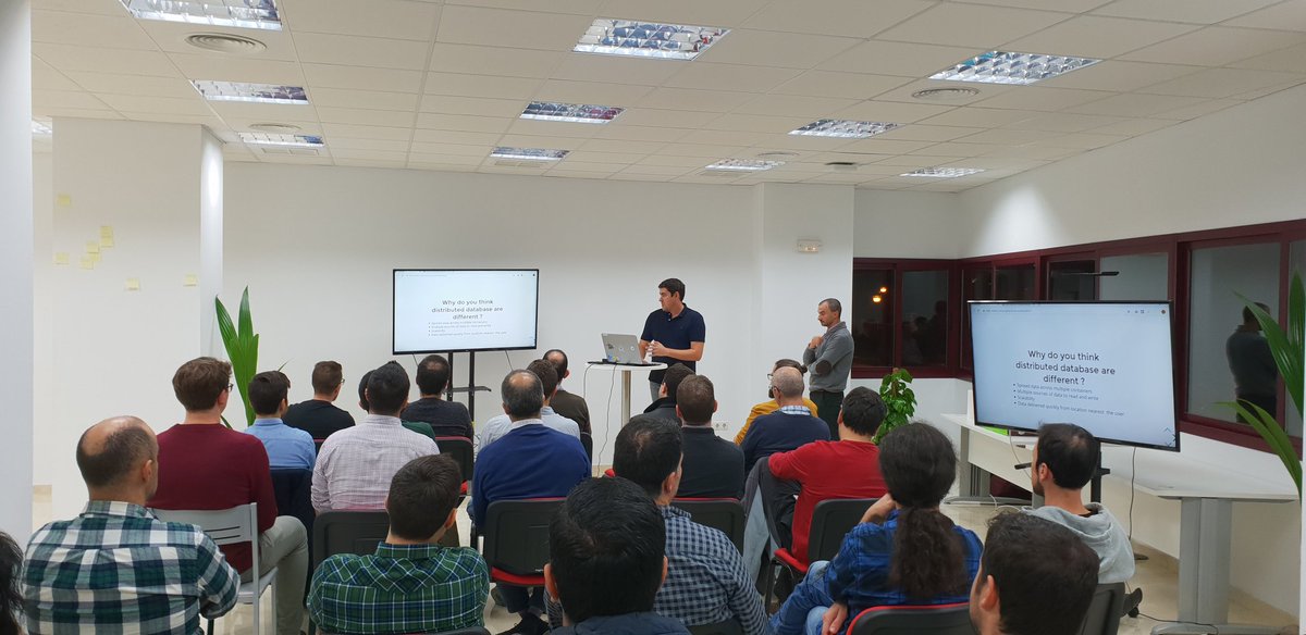 Cosmosdb con <a href="/jecaestevez/">Jesús Estévez</a> y <a href="/PirloFromSpain/">Antonio J. Dios</a> #cosmosdb #meetup <a href="/KamstrupMalaga/">Kamstrup Malaga</a>
