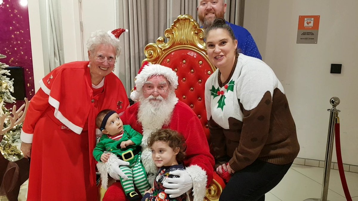 LFC_PS79's tweet photo. @princessjen81 and I would like to say a huge thank you for the massive honour and privilege bestowed upon our family by asking Alex to Switch on @AlderHey Christmas Lights.
Thank you @gillkennedy2 and @iamphilmc So much.
#ilovealderhey #BigLightSwitchOn
#audiology https://t.co/5VG3y1cn5u