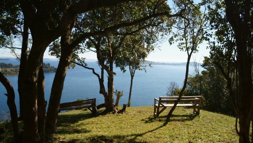 _cantodelchucao's tweet photo. Maravillate con las vistas desde los miradores habilitados por el @_cantodelchucao... camping, recreación, lago, kayak, paseos en bote y muchas sorpresas más.#camping #descubrelosrios #cabaña #illahuapi #FelizJueves #sustentable #viajaporchile 🍃🌿 https://t.co/mDbD3eo0dY
