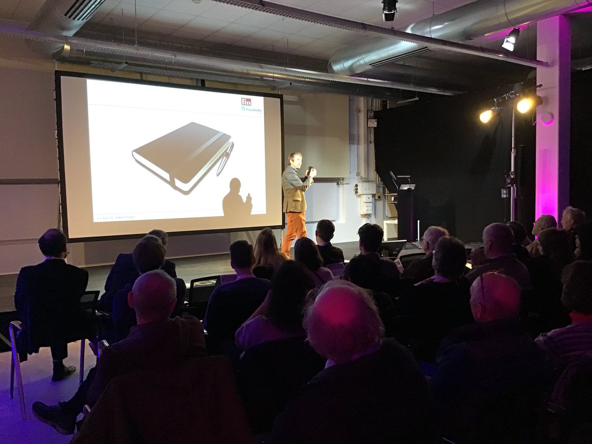 HLForum's tweet image. Prof. Dr. Gilbert Fridgen explains #cryptocurrency using a notebook as a metaphor

#ScienceNotes #blockchain