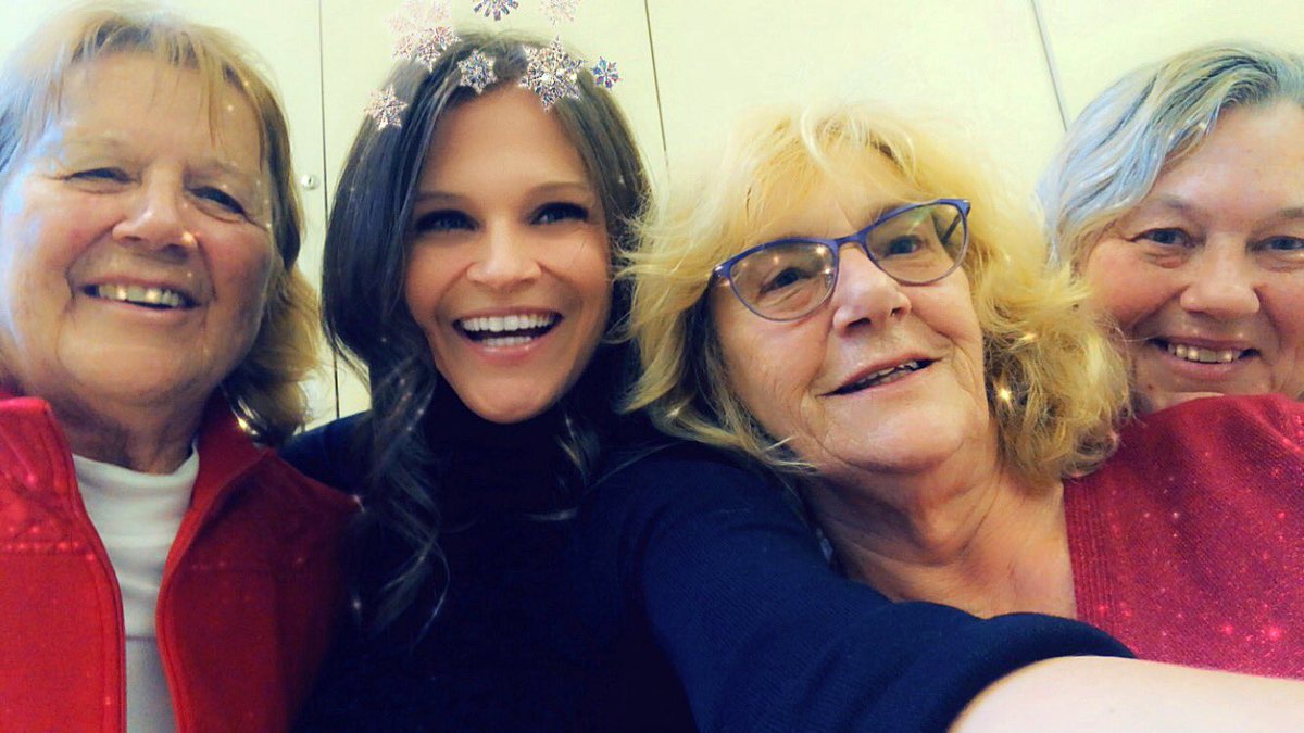 RickChiarelli's tweet image. Thanks to Nancy, Jill, Joan and volunteers from the City View Community Association for putting on a great seniors lunch this aft. #flossingtips