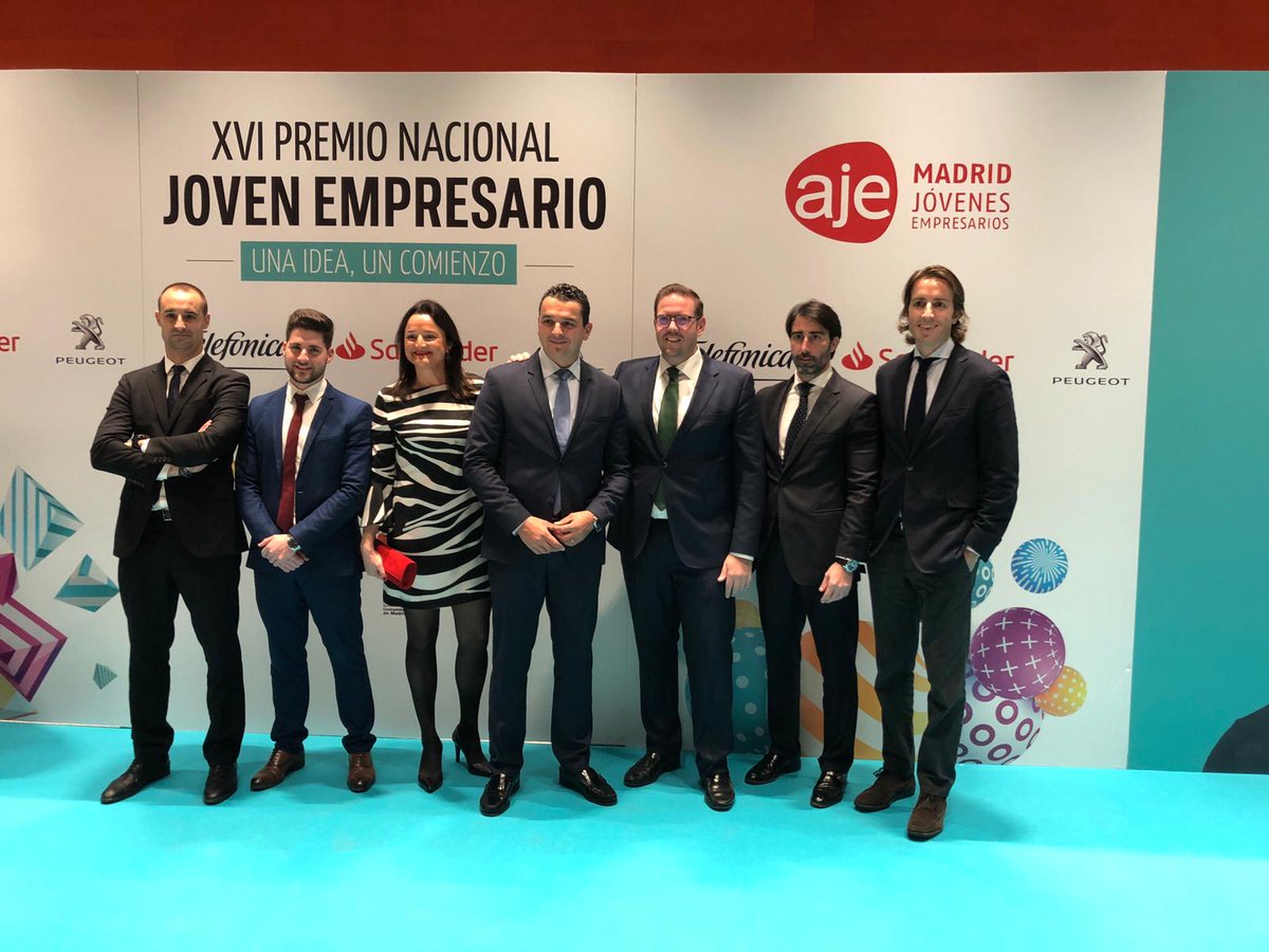 AJEValencia's tweet photo. Delegación de #sociosajev en Madrid, en los #PremiosCEAJE18 apoyando a nuestros finalistas @laiexec #fritoper @jjperezmartinez, enhorabuena por llegar tan lejos!! https://t.co/m6NXITaQhy