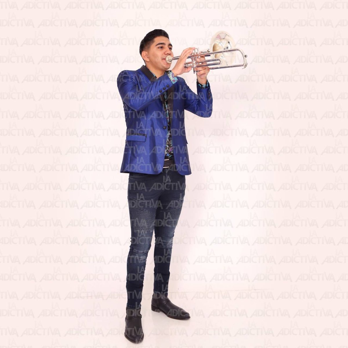 ninasdeever's tweet photo. Excelente jueves!!! 😉. La vida es mejor con buena música ♥️ 🎶. #LNDEF 🌸 #ElReyDelTrombón 👑 #TeamFuerte 💪#MásFuertesQueNunca 😉#VenimosConTodo 🙈#ApoyoIncondicional☺#SomosFansDeCorazónNoDeOcasión ♥️ https://t.co/zqy4hCdCBn