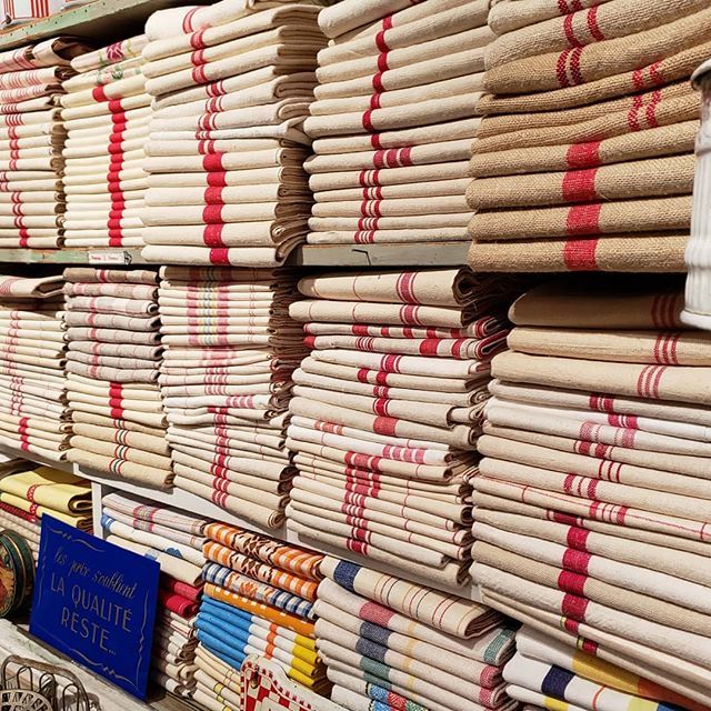 vintageMCfred's tweet image. So many linens. #french #frenchlinens #frenchdishtowels #vintagefrench #vintageeurope #paris2018 #shouldibringsomehome ift.tt/2E3W51x