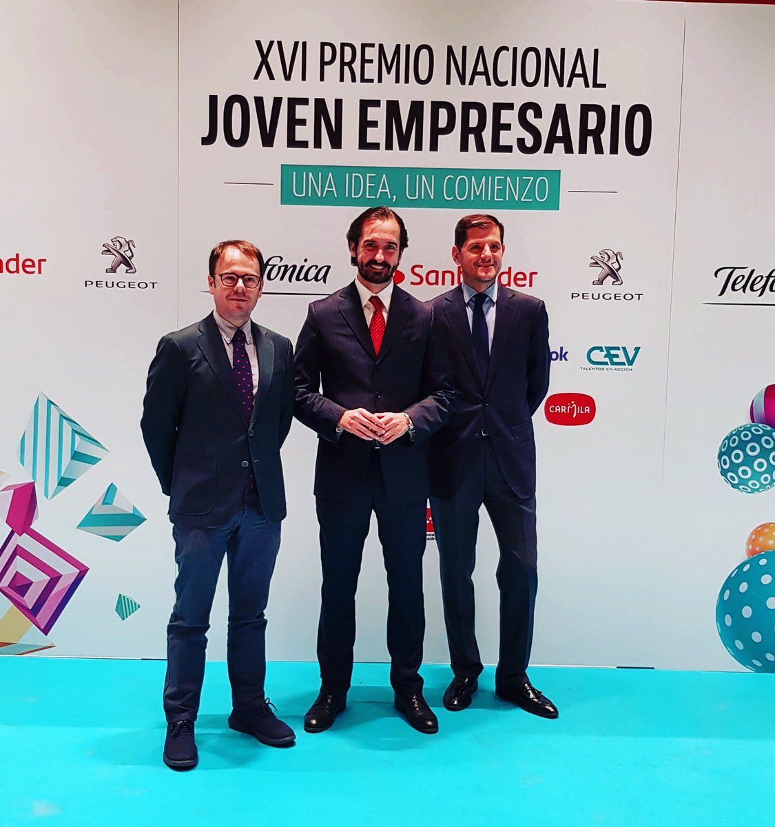 arturocef's tweet photo. En la entrega de los XVI Premios Nacionales de Jóvenes Empresarios. 
Mucho talento reunido. 
@Juanjoroyalcom @luisperezlopez 
@todostartups @UDIMA @estudiosCEF @ajemadrid @CEAJE 
 
#emprendedores https://t.co/Ov8lKQq7T2