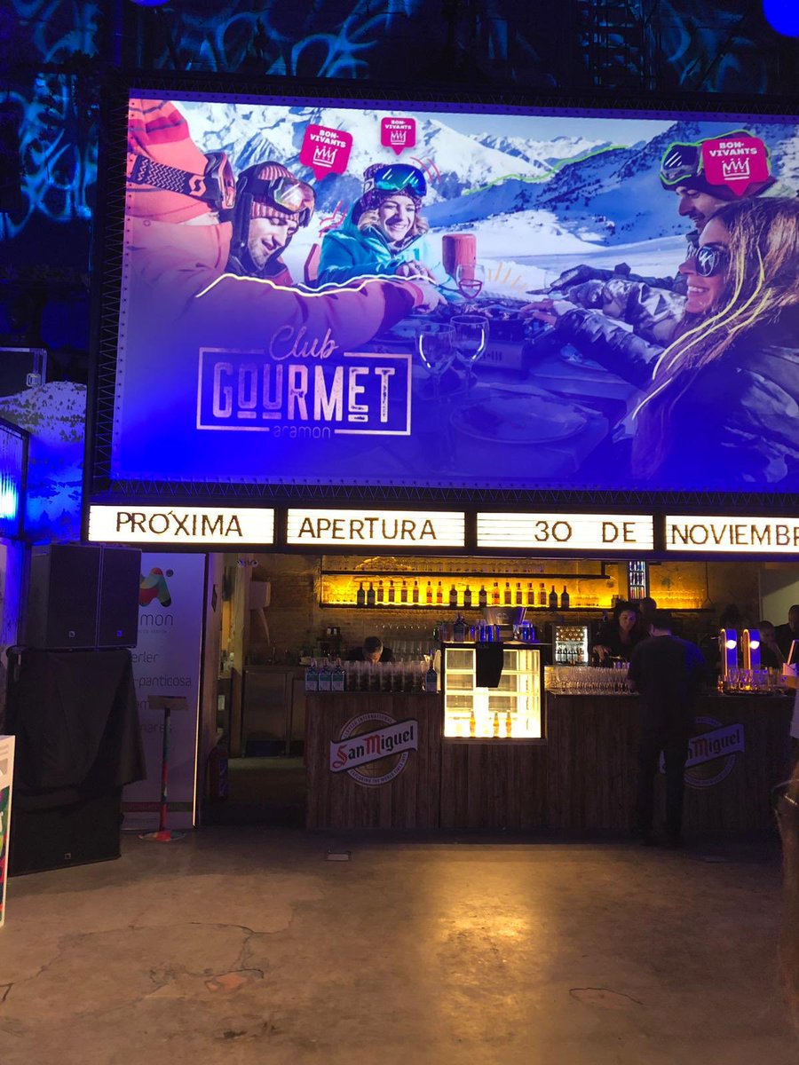 YoyHotelsGroup's tweet photo. Asistimos a la presentación corporativa de las estaciones del @GrupoAramon en la @SalaEQUIS de #Madrid 🎿
@AramonCerler inaugura temporada 18/19 mañana 30 de noviembre con 31 km de pistas y unos espesores de #nieve entre 30 y 100 cm ☝🏽😊

#WinterisHere #YoyHotels #Aramon https://t.co/CPqFjHSoUy