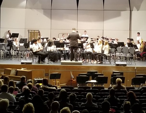 WestIrondequoit's tweet photo. Some pictures from Wednesday's Dake Junior High School Fall Band Concert. Thank you to Mrs. Welch, Mr. Springstead and Miss Setka! (and @mcramer17)

🎷 Jazz Ensemble
🎼 7th grade band
🎺 8th grade band

 #Dakers #DakeProud https://t.co/r8HpvuzE0m
