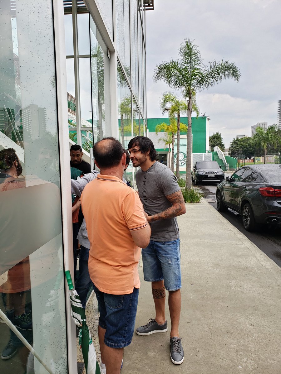 Resultado de imagem para goulart fazendo tratamento no palmeiras