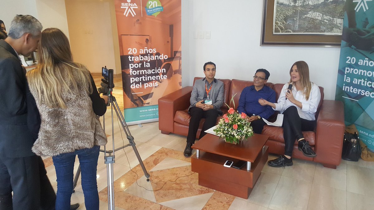 HenryLuna_S's tweet photo. Conoce cómo celebramos en grande, los 20 años de las #MesasSectoriales 👉 Conéctate a #SENAOnLine [3 P.M.] https://t.co/1QQtvlHRxU #FbLive #SectoresMásProductivos https://t.co/R1p3i7zame