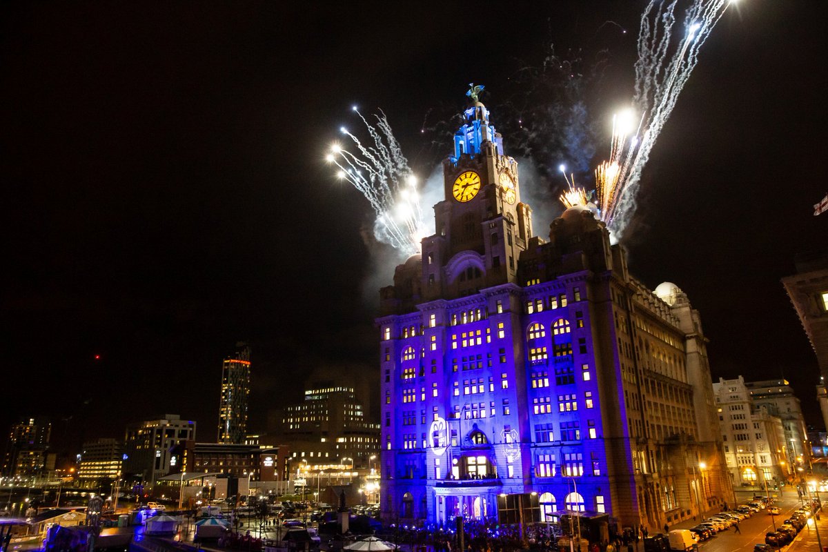 🔵 | Iconic city. Iconic building. Iconic bird. Iconic colour. #BlueCrimbo