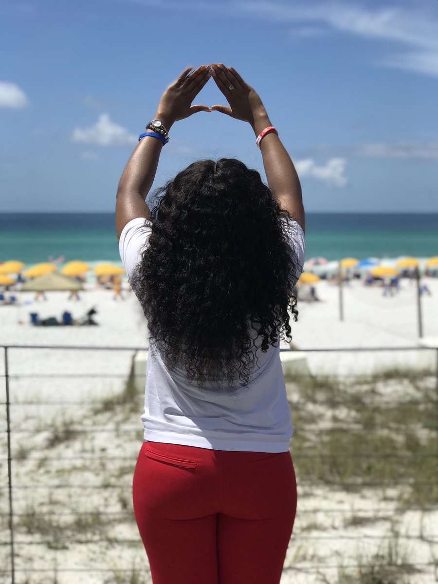 just_carls's tweet photo. @TBold14 @1911_1913 @ZoeNationn @dmariiiee @jadahhkiss @jessappeal @_faithfullymani @CoriRenee_ @Deja_M_Watkins Heyyyyy! Omicron Epsilon chapter! Hometown: Holly Springs, MS. #SingleRed! Live 5 in this thaannnggg 🤪🐘❤️ https://t.co/LKaoUhDqxd