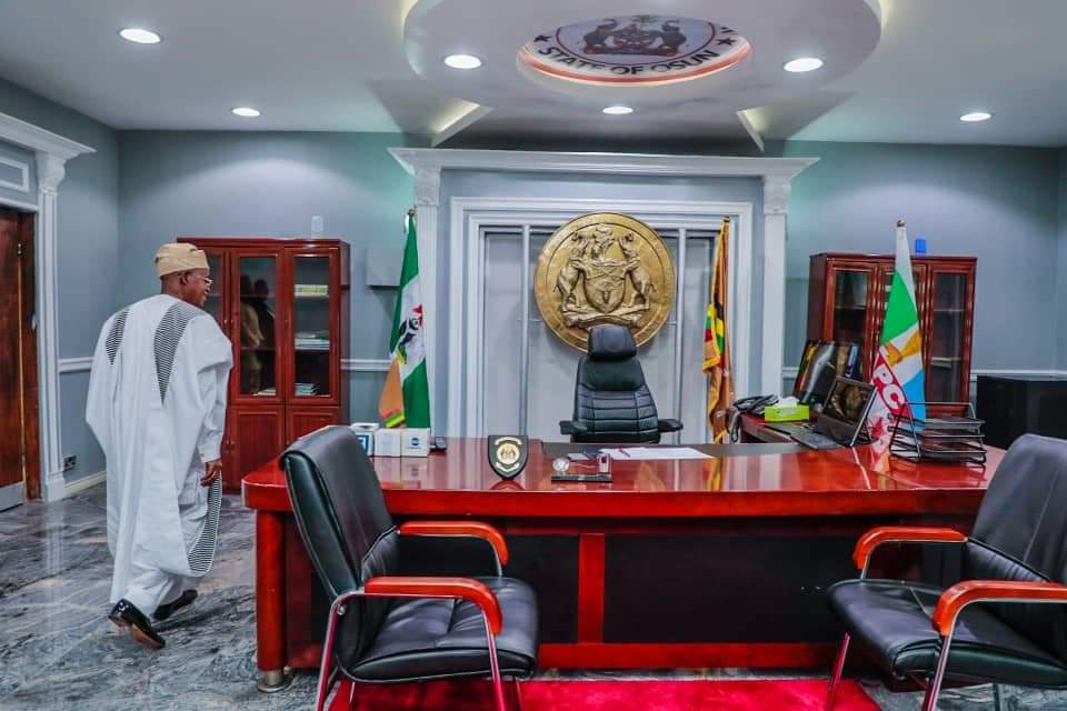 osundotlife's tweet image. Pictures from the resumption of Governor Gboyega Oyetola @GboyegaOyetola as the 5th Executive Governor of Osun State. #DiscoverOsun #InvestInOsun #VisitOsun