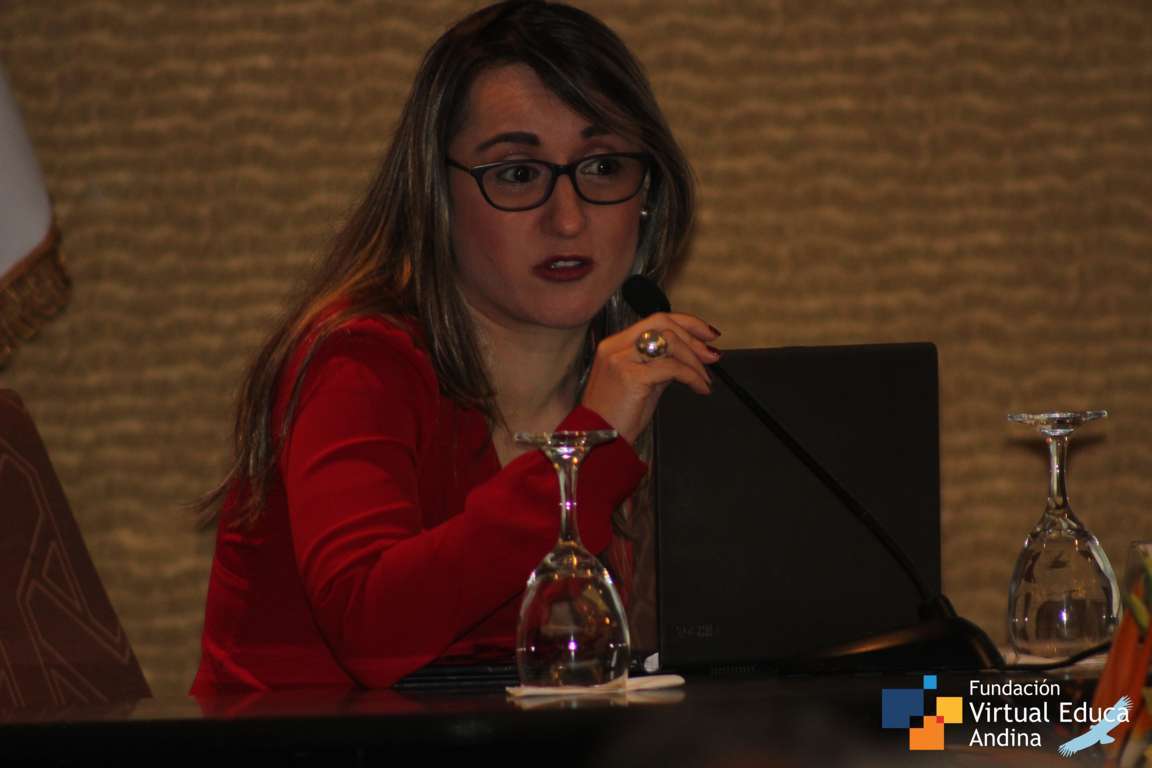 vea_fun's tweet photo. Sandra Chica, Directora Ejecutiva, Fundación Virtual Educa Colombia [Colombia], realizando como moderadora del Panel “Educación en Valores”. https://t.co/HX2AR7jHst