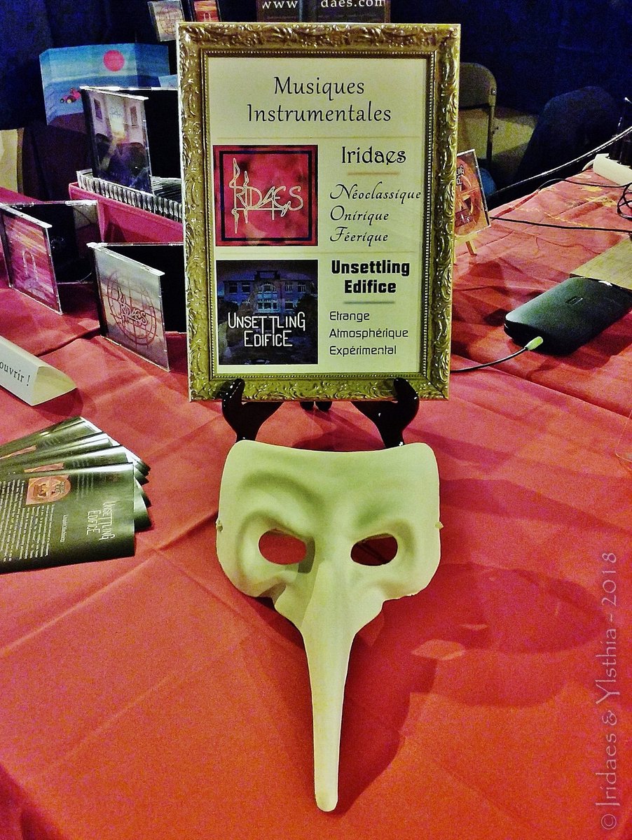 Quelques photos du week-end dernier : le stand <a href="/Ylsthia/">Ylsthia</a> au Marché d’Art et d’Artisanat de Saint-Prix.

A few pictures from last weekend : the Ylsthia stand at the Saint-Prix arts and crafts market.

(également inclus / also featuring : <a href="/EdificeOfficial/">Unsettling Edifice</a>)