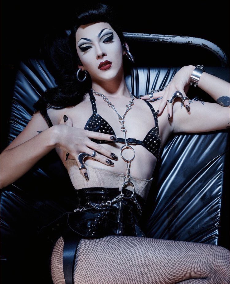 for anyone who doesn’t know, this is violet chachki