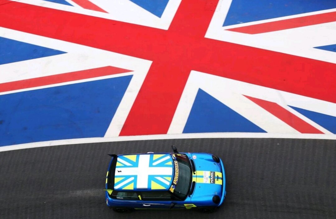 HilleryTerry's tweet photo. @MINIChallengeUK @DunlopBTCC @HilleryJames @jroberts_photo #marketing #sponsorship let us introduce you to 419000 potential customers contact us to find out how #teamworkmakesthedreamwork https://t.co/80xg7CgvoI