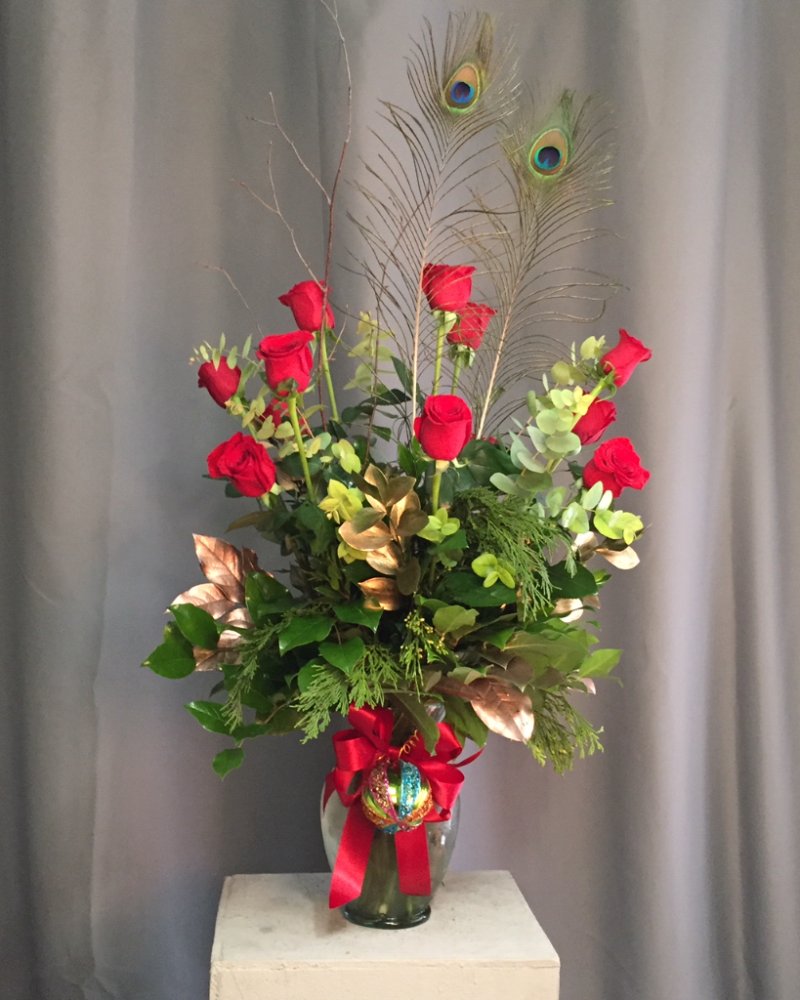 BlumenMeisters's tweet photo. Make the NICE LIST with these STUNNING holiday roses!!
Wow her this holiday season with these amazing floral masterpieces!  Reserve your delivery time today!
Only at Blumen Meisters 830-629-1604 https://t.co/B08BjAe0iq